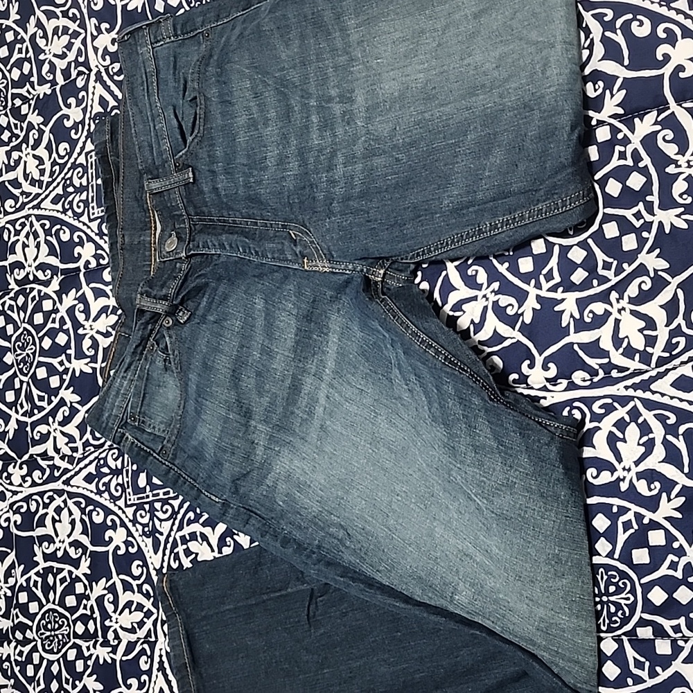Like new levi jeans